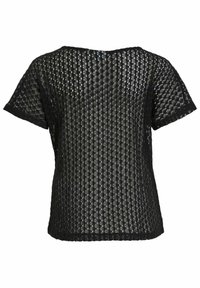Top negro de manga corta hecho de tela de trama abierta con un patrón texturizado. Corte recto y ajuste holgado, con bordes cosidos.