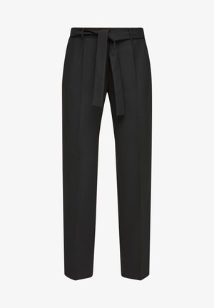 Pantalon noir ajusté avec une texture lisse, doté d'une large ceinture à nouer à la taille et d'une coupe droite. Aucune motif ou accent visible.