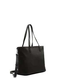 Svart tote-väska i slätt material med dubbla handtag upptill och en justerbar axelrem; har en minimalistisk design och rektangulär form.