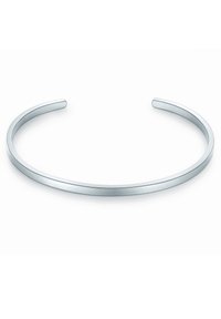 Pulsera de muñeca de metal plateado con un acabado suave y pulido. Diseño simple y abierto con bordes redondeados y una forma circular uniforme.
