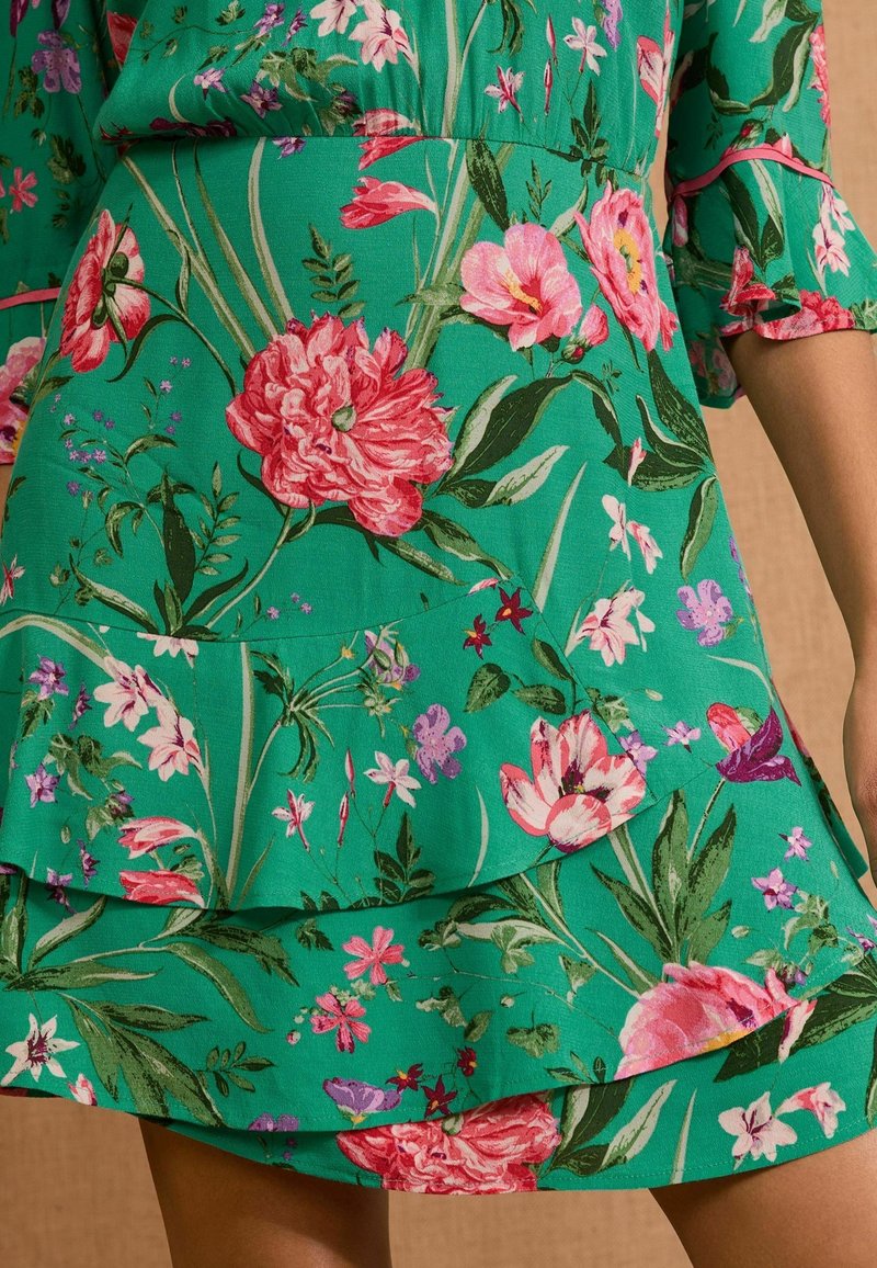 pink and green dress amazon Pink & Green Summer Outfit