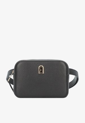 Sac ceinture rectangulaire en cuir noir texturé avec plaque logo dorée et sangle réglable avec boucle et fermeture éclair.