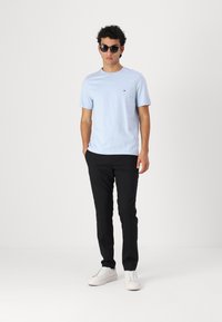 Tommy Hilfiger SEASONAL SOLID TEE - Basic T-shirt - breezy blue