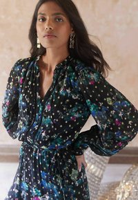 Love & Roses PRINTED TIE FRONT WITH LONG SLEEVES  - REGULAR FIT - Velika haljina - black