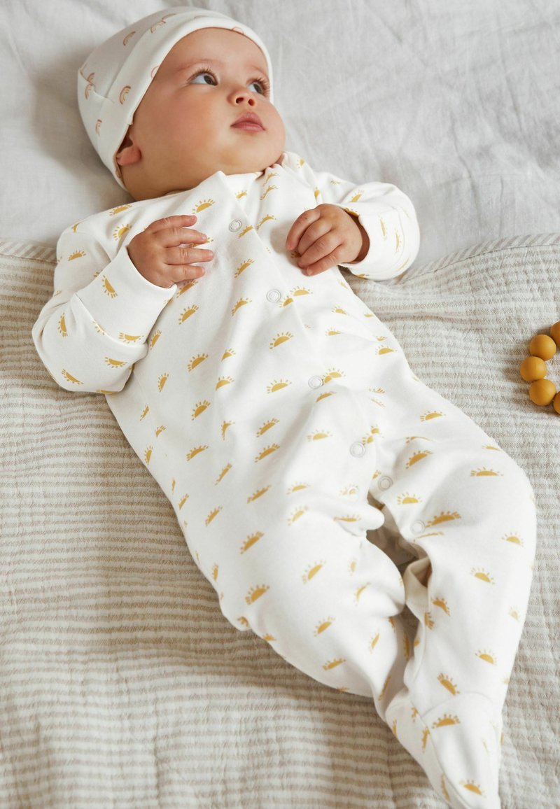 Next 4 PIECE BABY SLEEPSUIT BODYSUIT HAT AND BIB SET Beanie cream