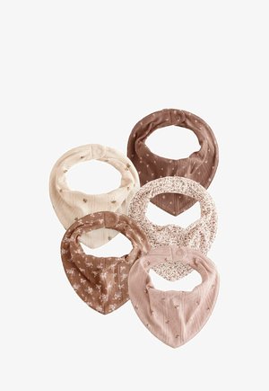 Fünf Baby-Bandana-Lätzchen mit Druckknöpfen in Beige, Braun, Pink und Blumenmustern auf weißem Hintergrund angeordnet.