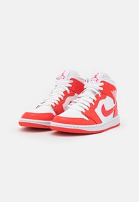 Jordan AIR JORDAN 1 MID - Sapatilhas de cano alto - white/habanero red white
