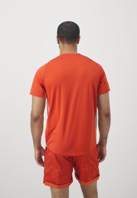 Nike Performance TOP - Camiseta deportiva - rust factor/pink quartz/white