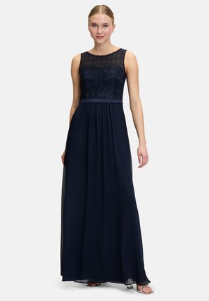 Langes navy Abendkleid mit einem strukturierten Spitzen-Oberteil, tailliertem Bund und fließendem Rock, mit einem glatten Taillenband und dezentem Schimmer.