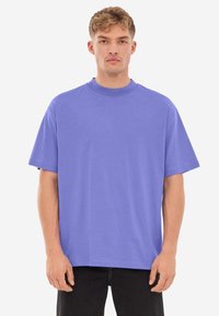 Johnny Urban SAMMY CHROME - Triko s potiskem - purple