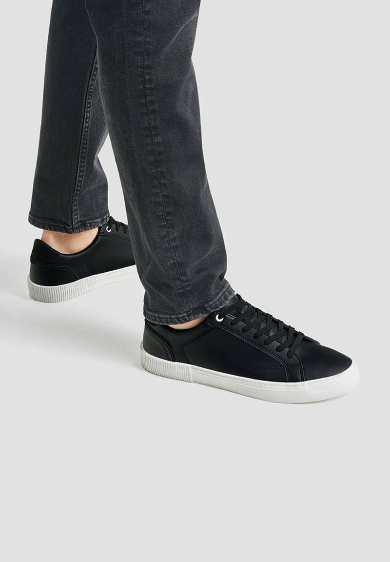 PULL&BEAR Trainers black Zalando.de