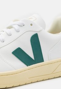 Veja V-10 - Tenisice - white/brittany