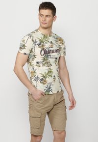 Koroshi SHORT SLEEVE - Marškinėliai su spaudiniu - crudo off white