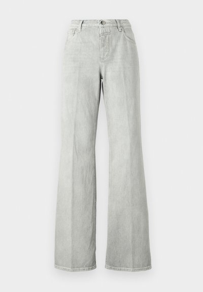 Gaiši pelēki flared džinsi, izgatavoti no džinsa, ar augstu jostasvietu, piecu kabatu dizainu un gludu apdari ar minimāliem šuvju dekoriem.
