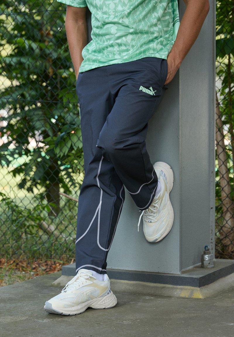 Puma AC MILAN  STATEMENT TRACK PANTS - Fanartikel - strong gray/fresh mint
