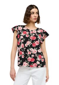 Blusa a maniche corte con volant, stampa floreale, sfondo nero, grandi rose rosa e bianche, scollatura rotonda, tessuto leggero.