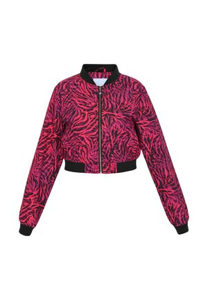 Beskåret bomberjakke i pink med sort tigerstribemønster. Har en sort ribbet krave og manchetter samt en frontlynlås.