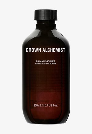 Amberglasflaska med svart skruvkork, märkt "GROWN ALCHEMIST BALANCING TONER," 200 ml kapacitet, med minimalistisk textdesign.