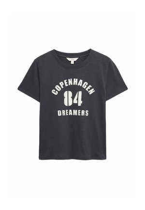 Donkergrijs T-shirt met korte mouwen en witte tekst "COPENHAGEN 84 DREAMERS" op de voorkant, ronde hals.