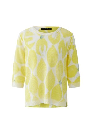 Weißer und gelber Pullover mit Zitronenmuster, Dreiviertelärmel, Rundhalsausschnitt und einem leicht verlängerten Rückensaum.