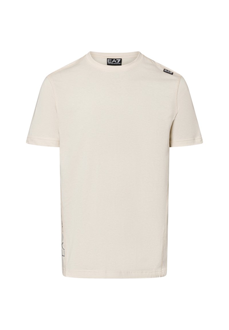 Camiseta de manga corta color crema, hecha de tela suave, con cuello redondo y un pequeño logo en el hombro izquierdo.