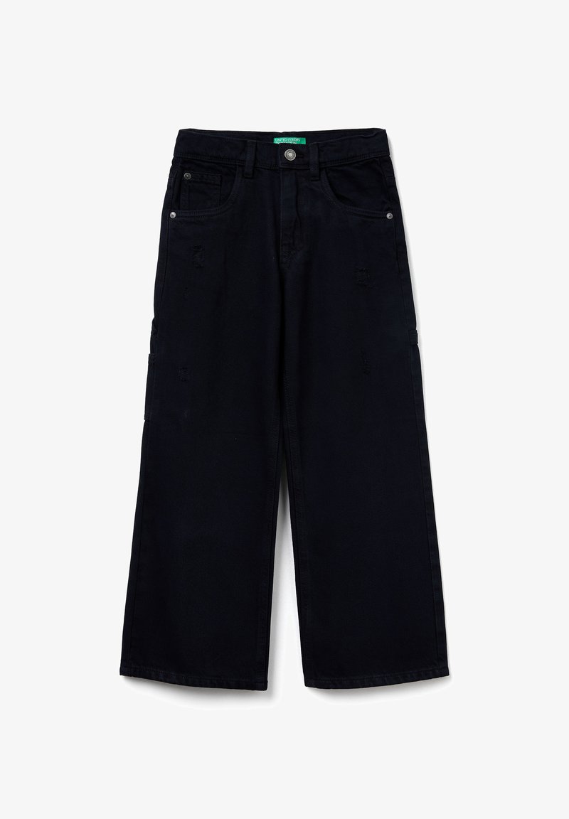 Černé džíny s širokými nohavicemi, býtelnými detaily, předními kapsami, poutky na opasek a knoflíkovým zapínáním v pase.