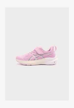 Chaussure de running ASICS rose avec semelle blanche, bride auto-agrippante et tige en mesh avec logo de la marque et amorti GEL.