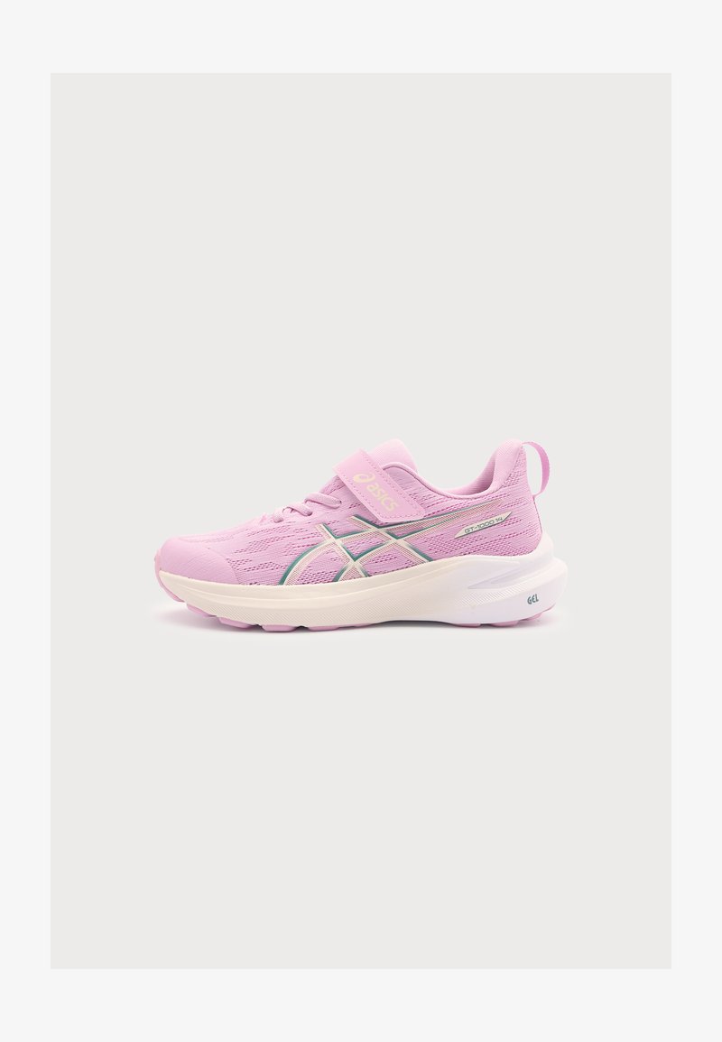 Ροζ αθλητικό παπούτσι ASICS με λευκή σόλα, ιμάντα με βέλκρο και πλέγμα στο επάνω μέρος με λογότυπο της μάρκας και απορρόφηση κραδασμών GEL.