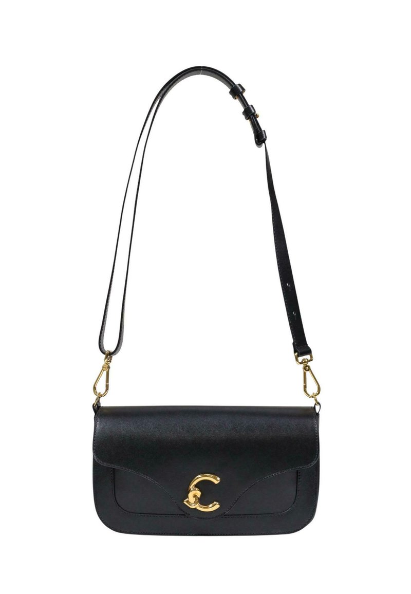 Borsa a mano in pelle nera con una texture liscia, ferrature dorate e una chiusura a forma di C. Caratterizzata da una tracolla lunga regolabile e un design elegante.