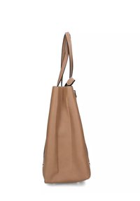 Borsa tote in pelle marrone vista di lato, con doppie spalline e un design liscio e strutturato su uno sfondo bianco.