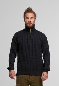 Mørkeblå kabelstrikket sweater med høj krave og kvart-zip lukning. Har ribbede manchetter og kant for ekstra tekstur og varme.