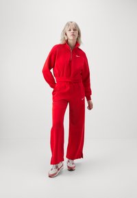 Nike Sportswear SPORTSWEAR PHOENIX FLEECE - Tracksuit bottoms - university red