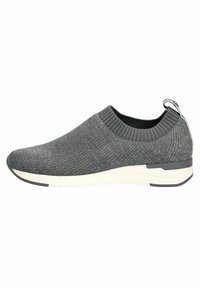 Scarpa slip-on grigia in maglia con tomaia testurizzata, suola bianca a contrasto e linguetta sul tallone per facilitare la calzata.