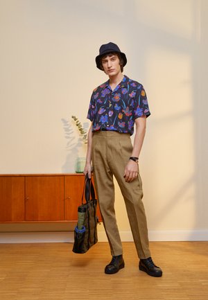 SHIRT CASUAL FIT - Košile - black