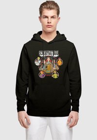 Svart hettegenser med et fargerikt "Scoobynatural"-grafikk med tegneseriefigurer. Laget av myk stoff med en frontlomme og snøring i hetten.