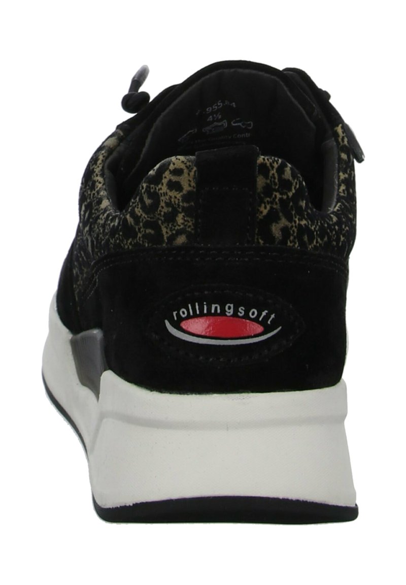 Zwarte en tan luipaardprint sneaker met een textuur bovenwerk, opvallende hieltab, en een witte tussenzool met een rode logo detail.