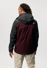The North Face M QUEST TRICLIMATE JACKET - Chaqueta outdoor - alpine plum/asphalt grey