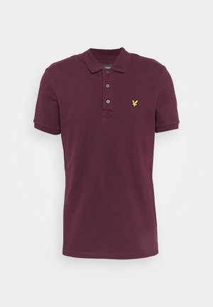 Camisa polo burdeos de algodón, con un tapeta de tres botones, mangas cortas y un pequeño logo bordado en oro en el pecho.