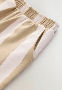 Valimata, neutral stripe