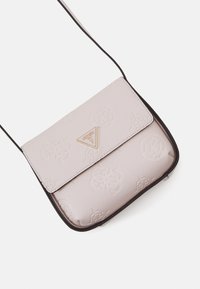 Guess KEANDRA CROSSBODY FLAP - Cross body bag - stone