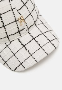 Tommy Hilfiger LUXE JACQUARD - Cap - ancient white