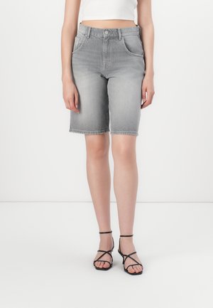 ONLMATE BAGGY LONG - Džinsiniai šortai - medium grey denim