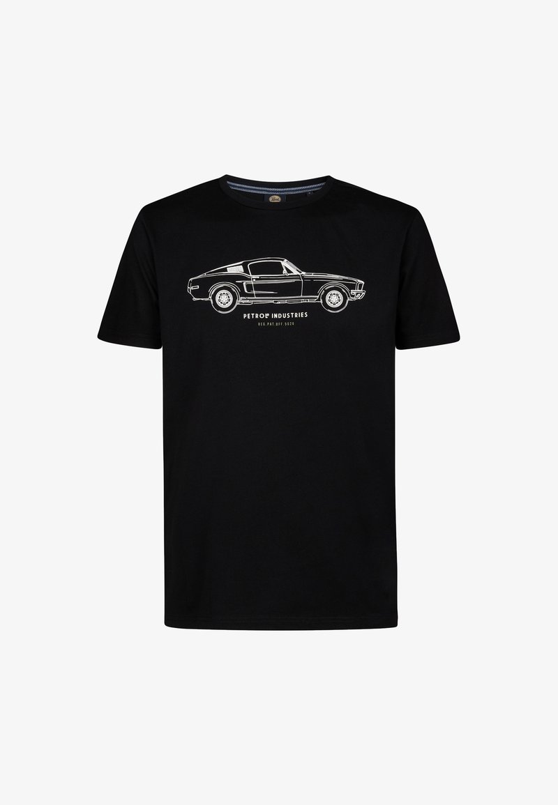 Musta puuvillainen t-paita lyhyillä hihoilla, jossa on valkoisella ääriviivalla kuvattu vintage-auto ja "PETRO® INDUSTRIES" -teksti.