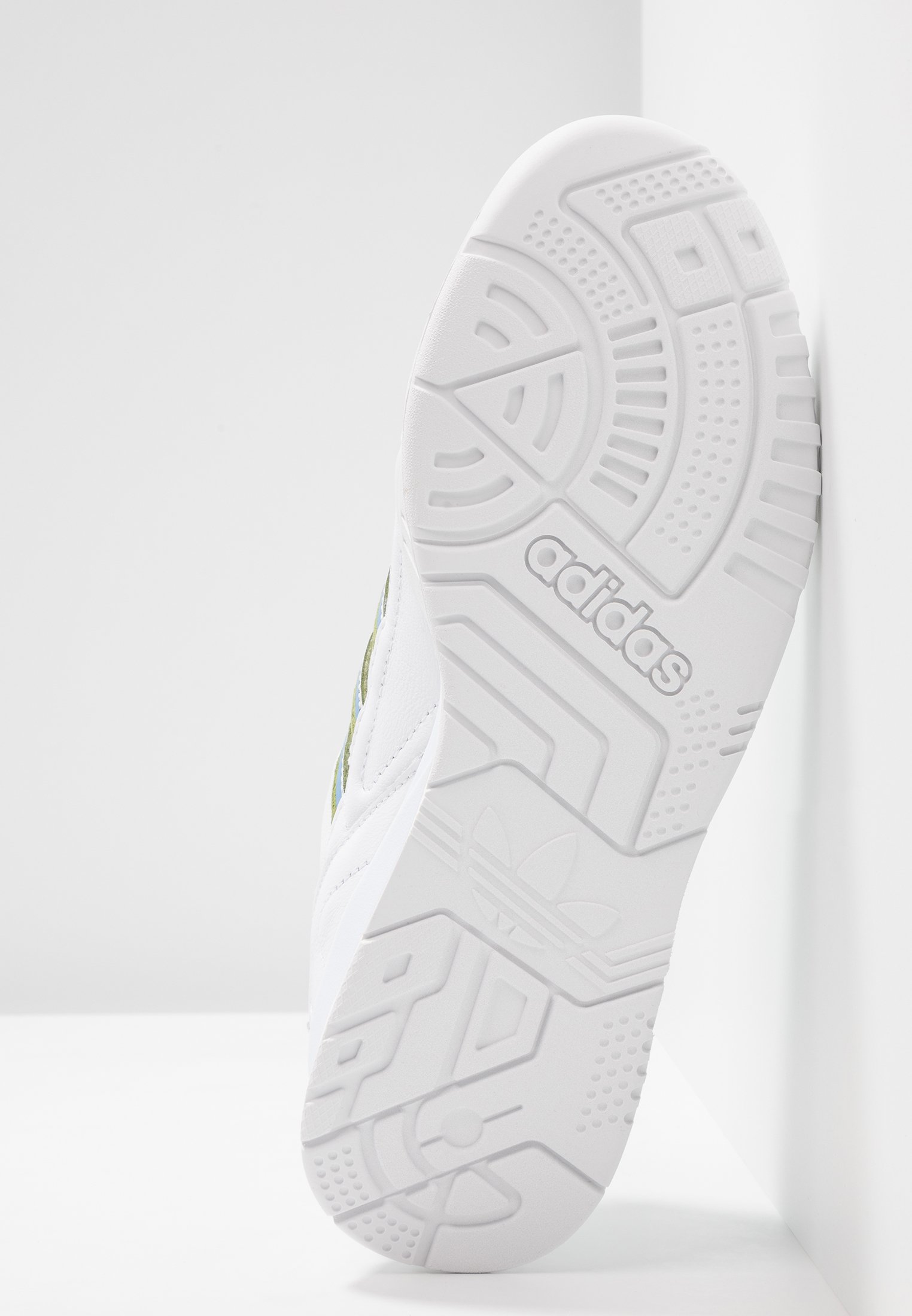 adidas ar trainer on feet