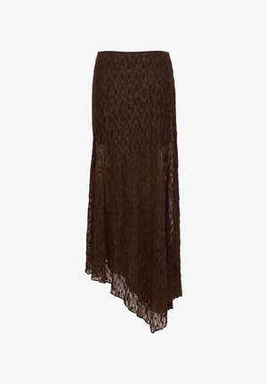Falda de encaje marrón oscuro con cintura alta y bajo asimétrico, tela parcialmente transparente con patrón floral.