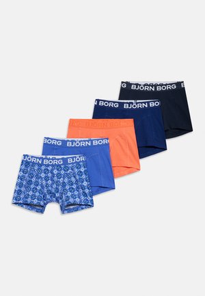 Cinco pares de bóxers para hombre en colores negro, azul marino, naranja, azul sólido y azul con estampado, todos con cinturillas de la marca "BJÖRN BORG".