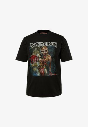 Zwart katoenen T-shirt met een grafische print van een zombie-achtige figuur met rode accenten, textuurdetails en de tekst "Iron Maiden" erboven.