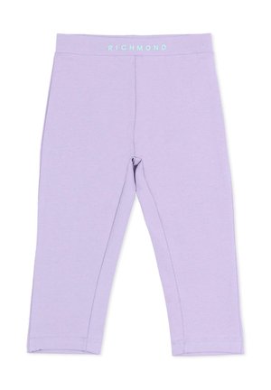 Jasnofioletowe krótkie legginsy z elastycznym paskiem w talii z napisem "RICHMOND" w jasnoniebieskim kolorze.