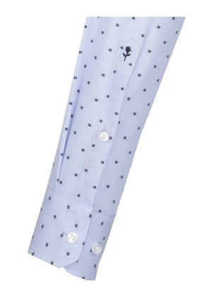 Himmelblaues Langarmshirt mit schwarzen Quadrat- und Punktmustern, mit Rosenstickerei am Bündchen und weißen Knöpfen.