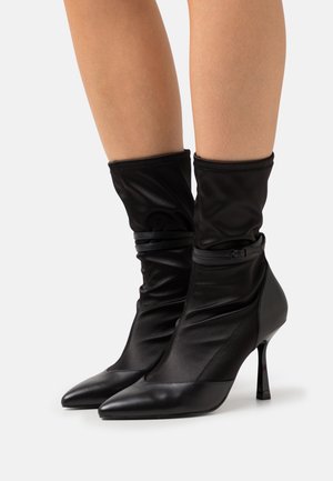 Zign, Bottines à talons hauts - black